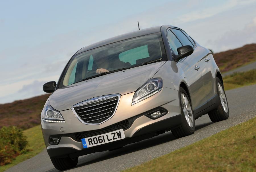  Chrysler Delta 2011 года  (фото 38 из 69)